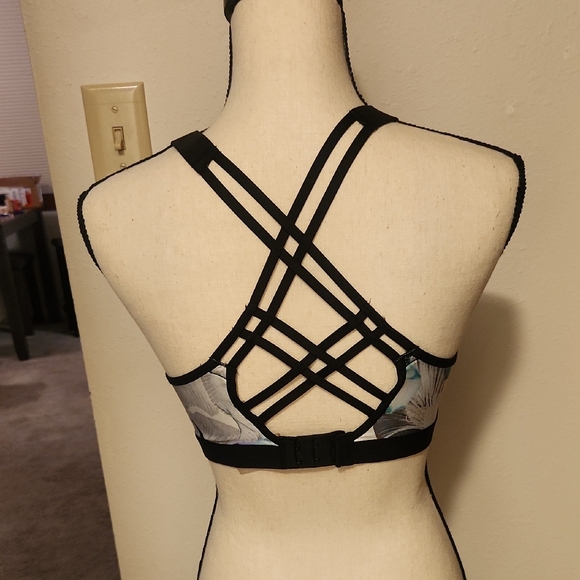 CALIA by Carrie Underwood Black and Blue Floral Sports Bra - Picture 2 of 3